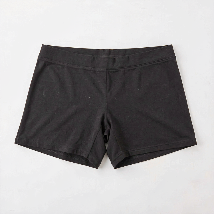 شورت زنانه پنبهای مشکی نمای کناری